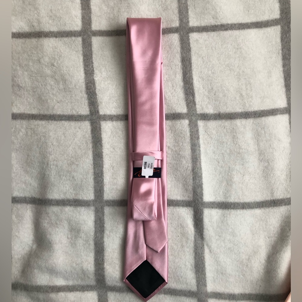Mens NEW (XL long) tie with tags — from Moores.